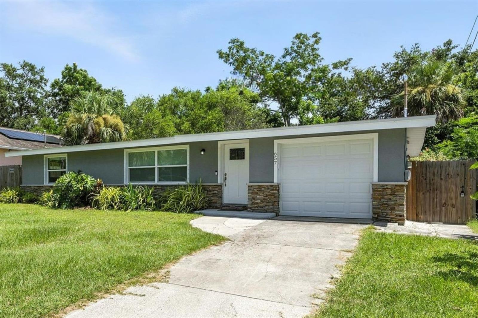 657 LAURA LN