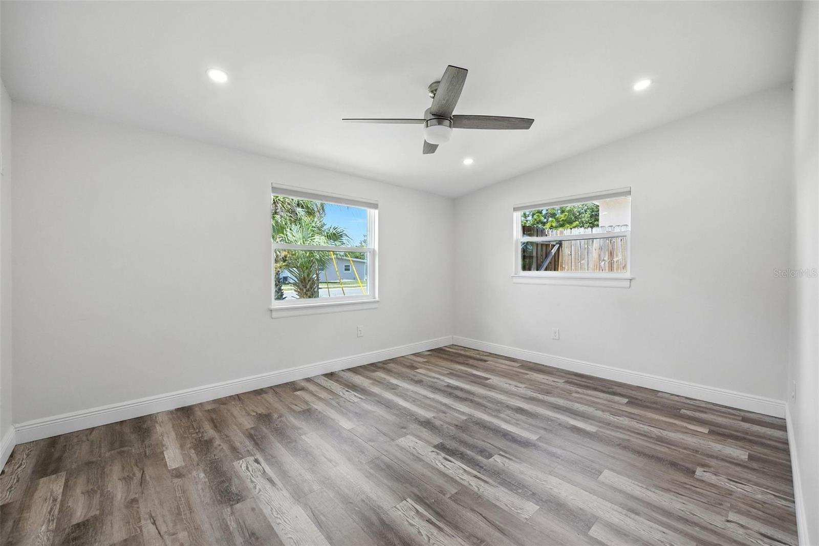 657 LAURA LN