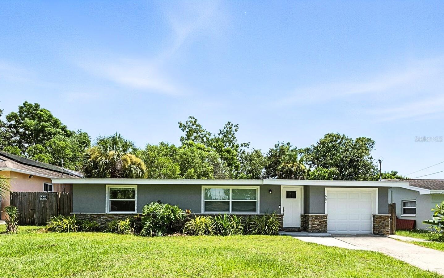 657 LAURA LN
