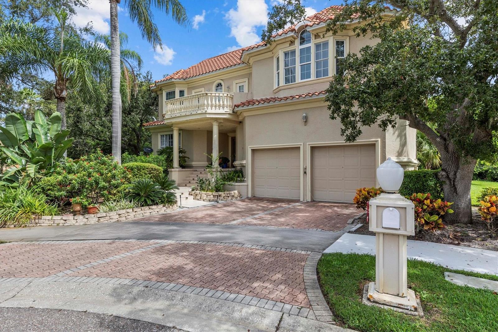 5914 LA ROSA LN