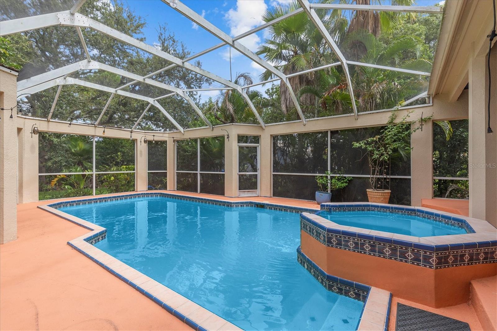 5914 LA ROSA LN