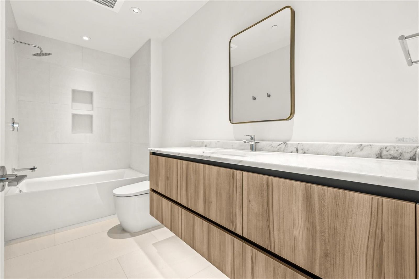 1020 SUNSET POINT RD #108