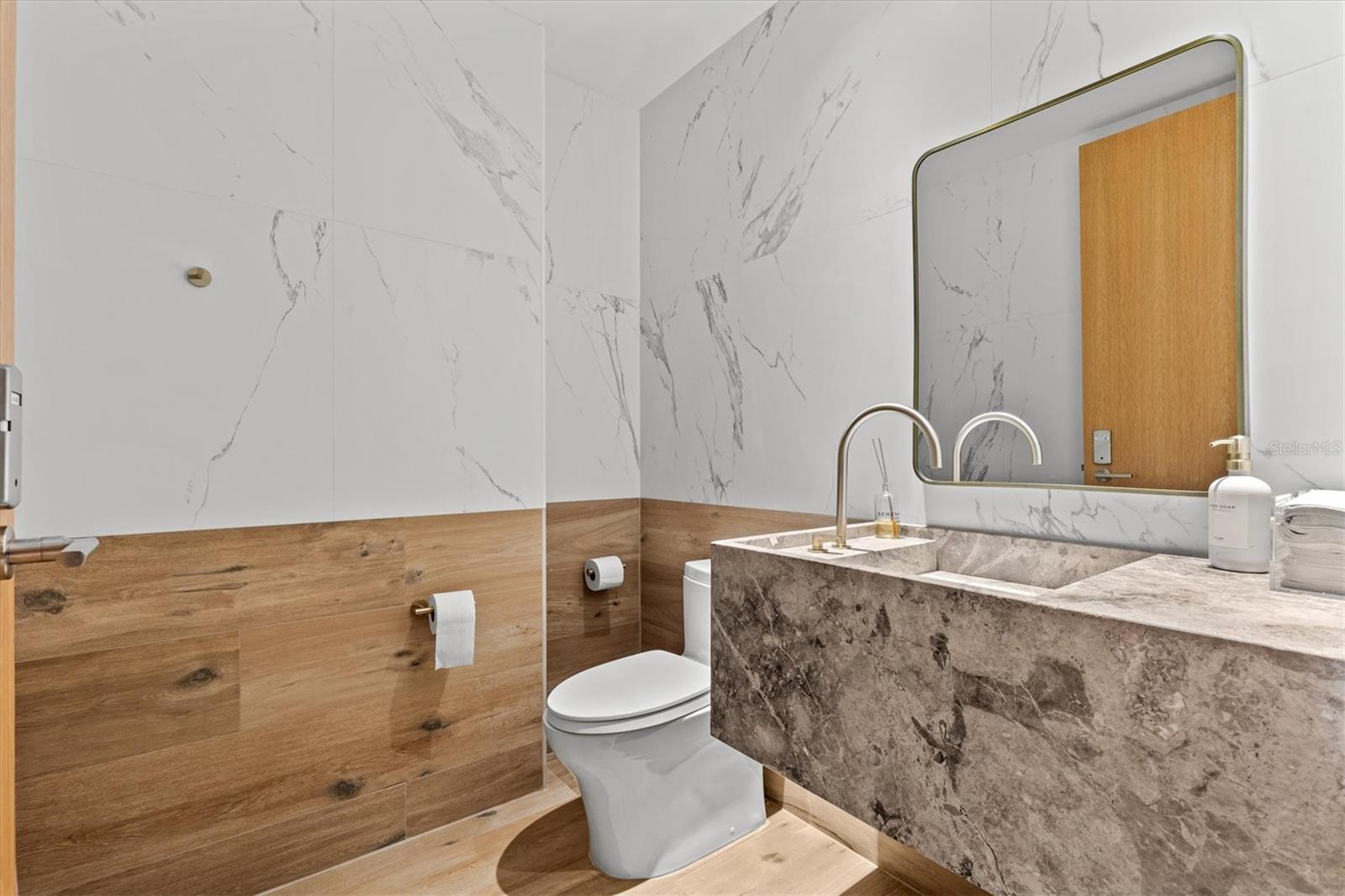 1020 SUNSET POINT RD #108