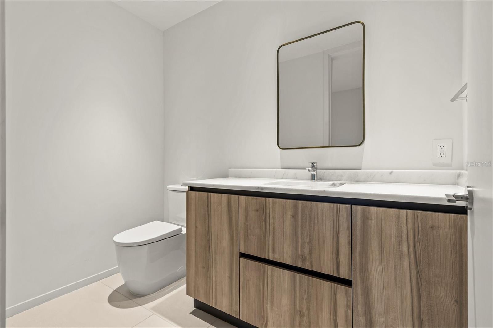 1020 SUNSET POINT RD #108