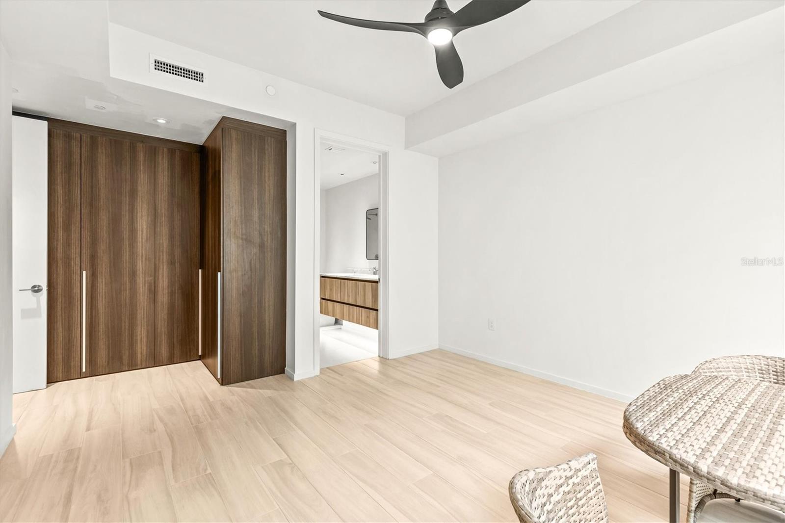 1020 SUNSET POINT RD #108