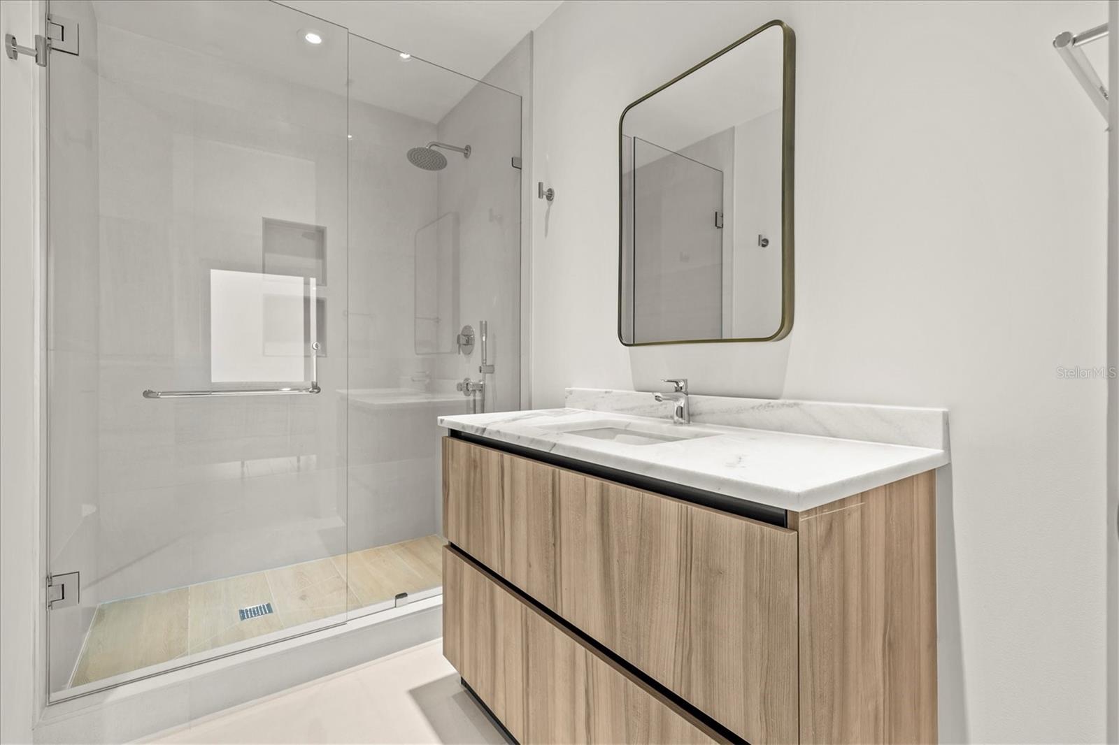 1020 SUNSET POINT RD #108