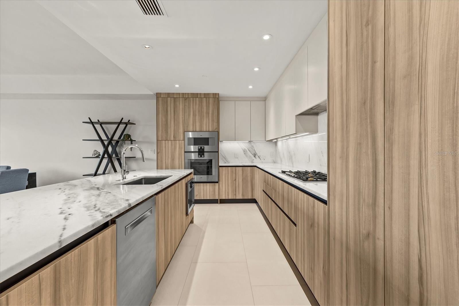 1020 SUNSET POINT RD #108