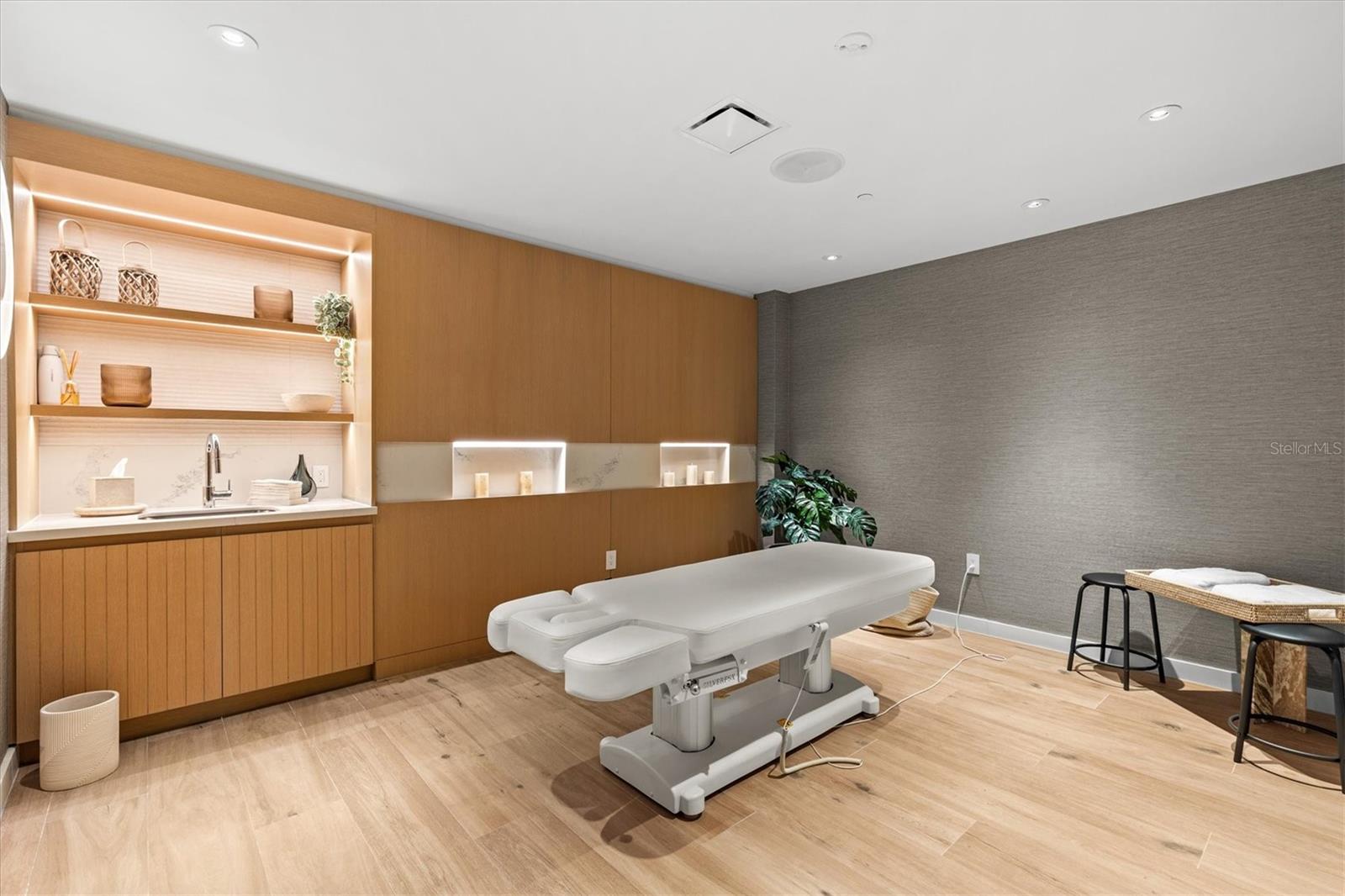 1020 SUNSET POINT RD #703