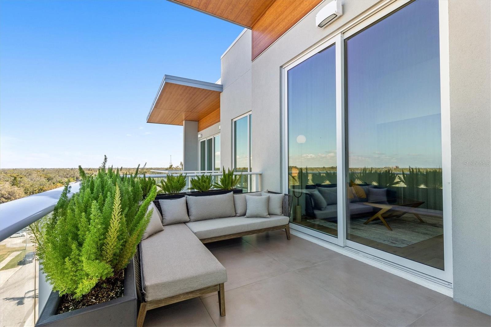 1020 SUNSET POINT RD #703