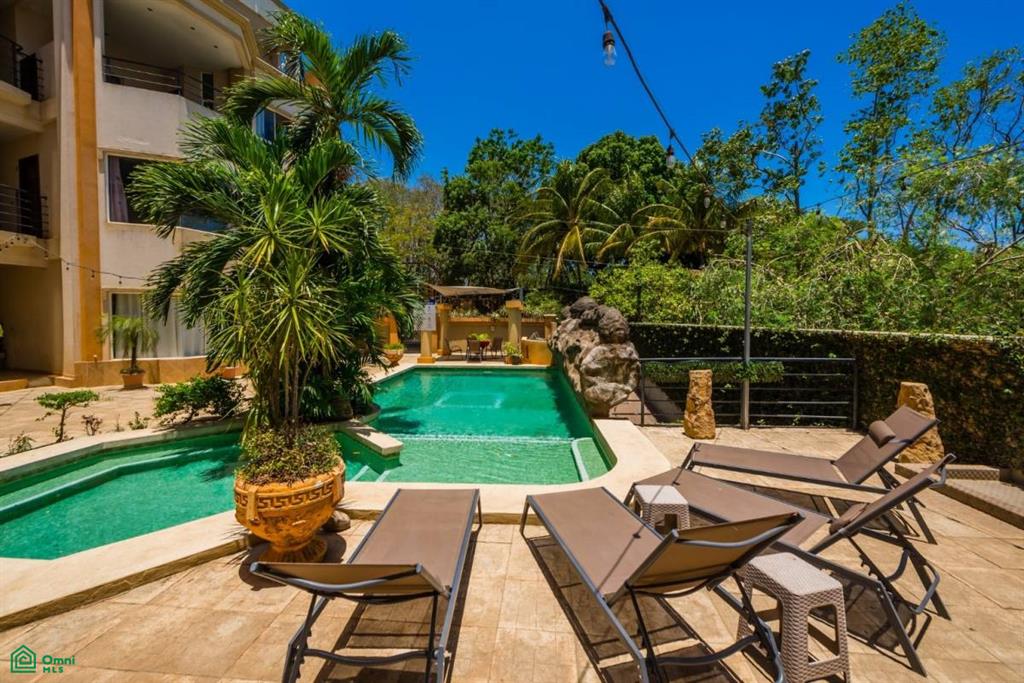 Portofino A4: Renovated 2BR Condo Steps from Tamarindo Beach