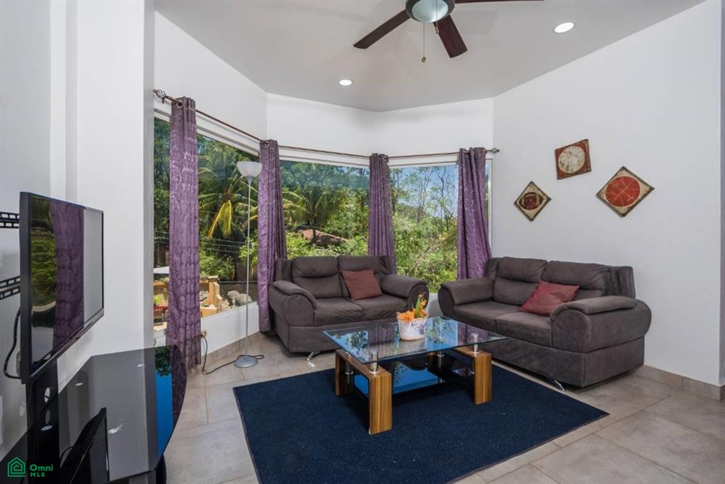 Portofino A4: Renovated 2BR Condo Steps from Tamarindo Beach