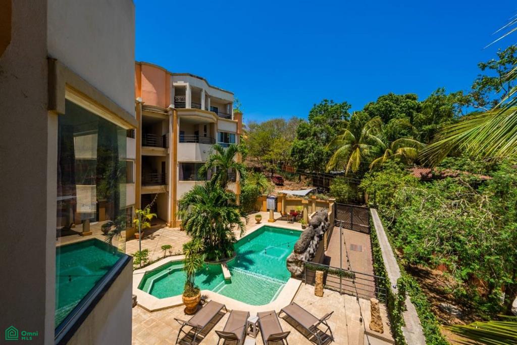 Portofino A4: Renovated 2BR Condo Steps from Tamarindo Beach