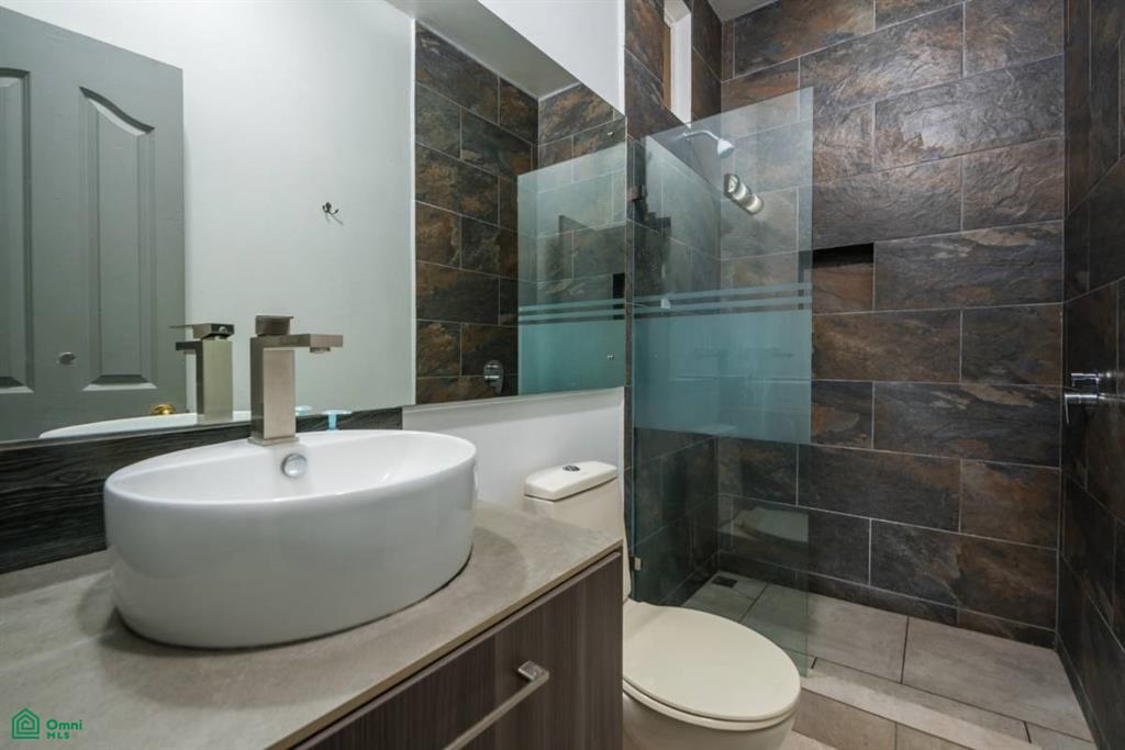 Portofino A4: Renovated 2BR Condo Steps from Tamarindo Beach