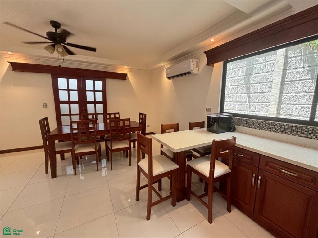 House of Dreams, Casa Linderos