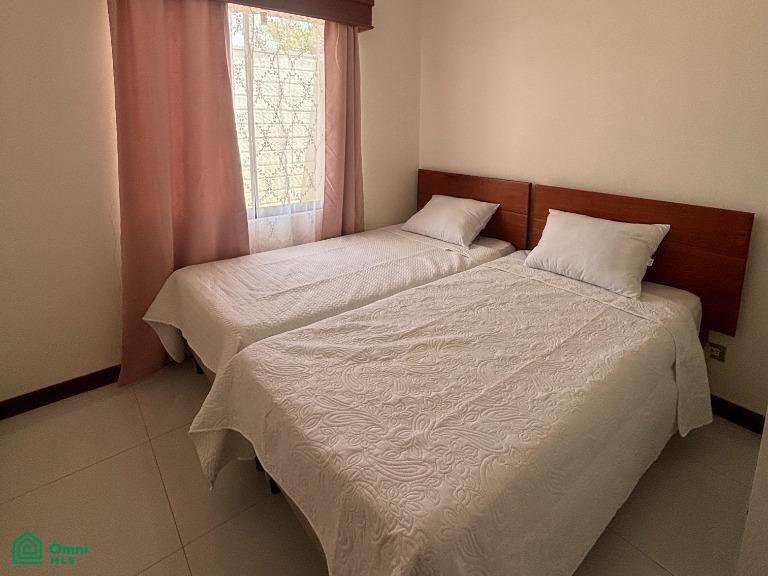 House of Dreams, Casa Linderos