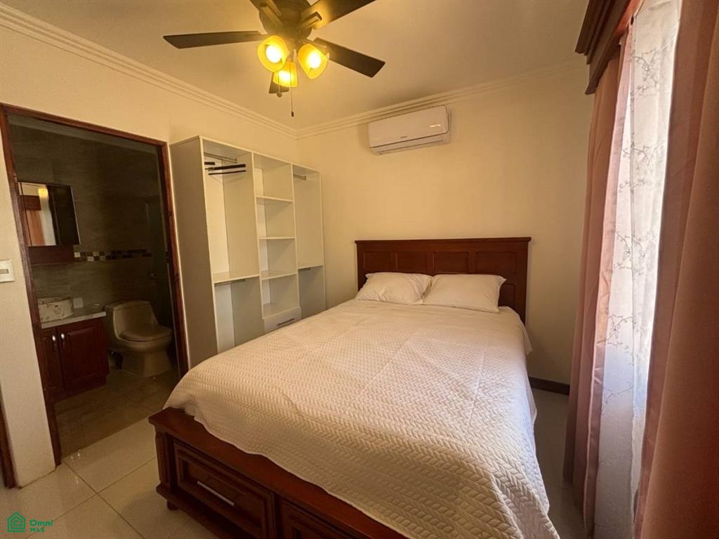 House of Dreams, Casa Linderos