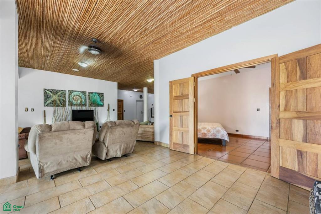 Casa de Sueños: Titled Beachfront Estate in Playa Potrero , Playa Potrero, Guanacaste