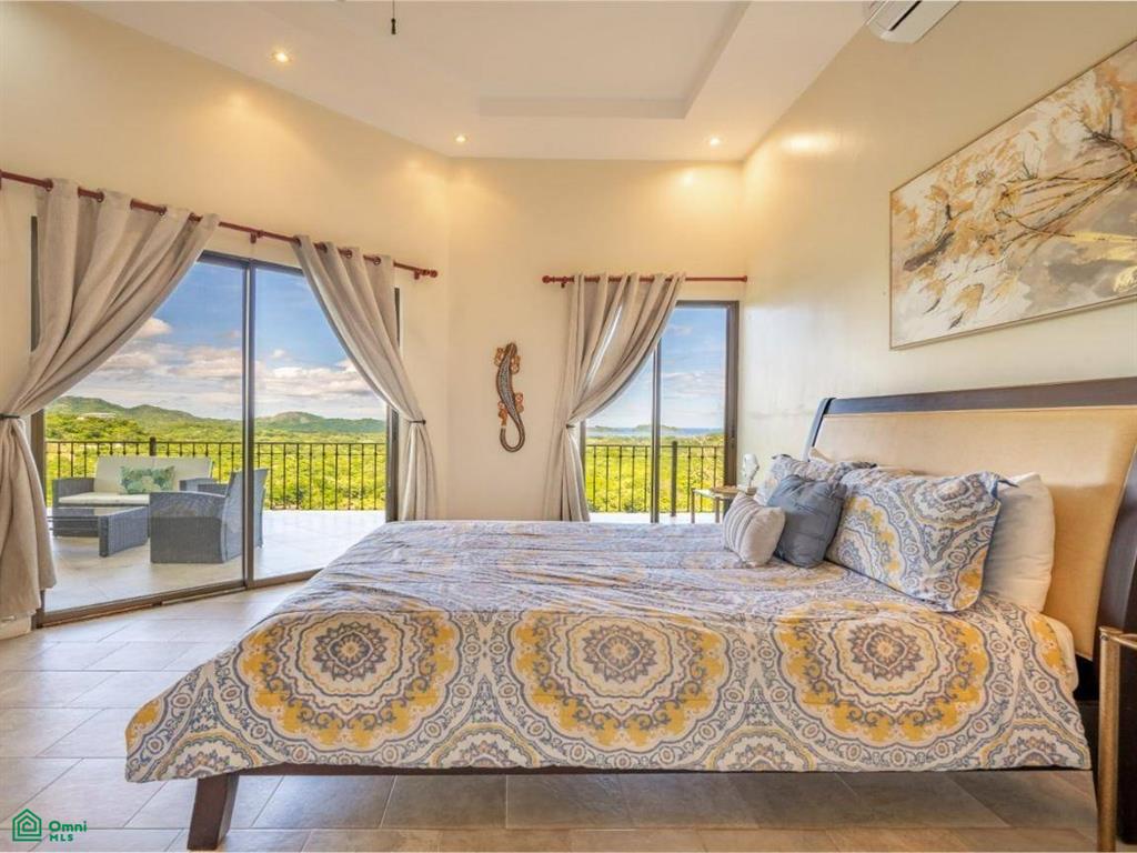 Casa de la Promesa, Vistas de Flamingo , Playa Potrero, Guanacaste