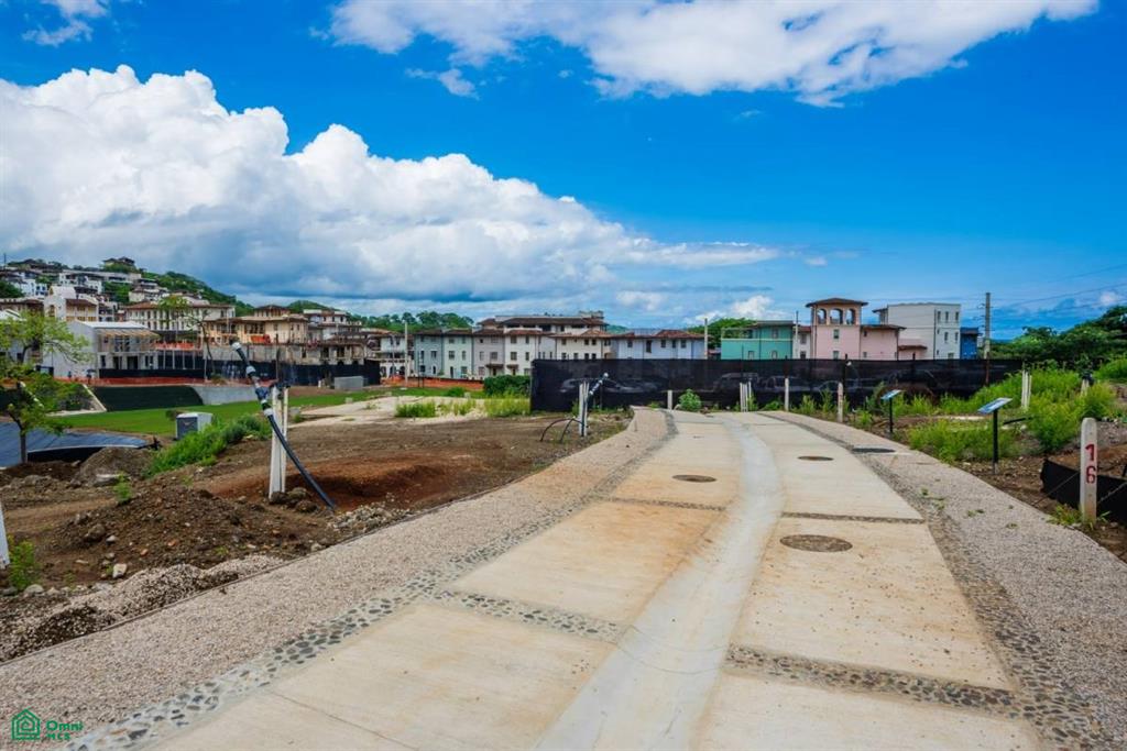 El Prado Lot 25: Prime Homesite in the Heart of Las Catalinas