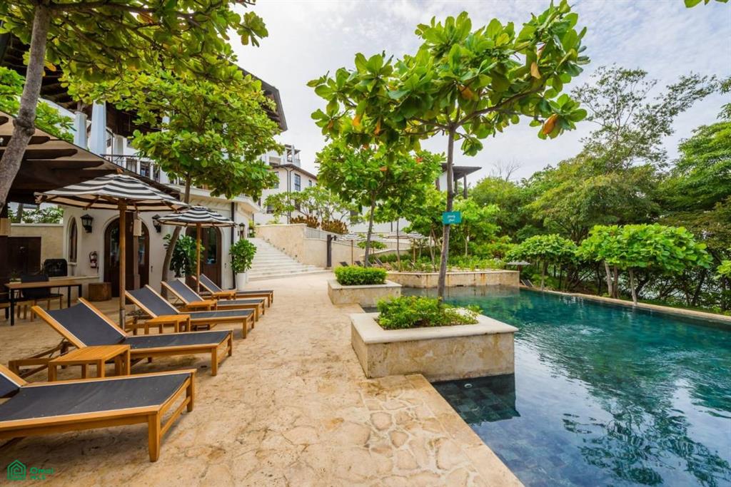 El Prado Lot 25: Prime Homesite in the Heart of Las Catalinas
