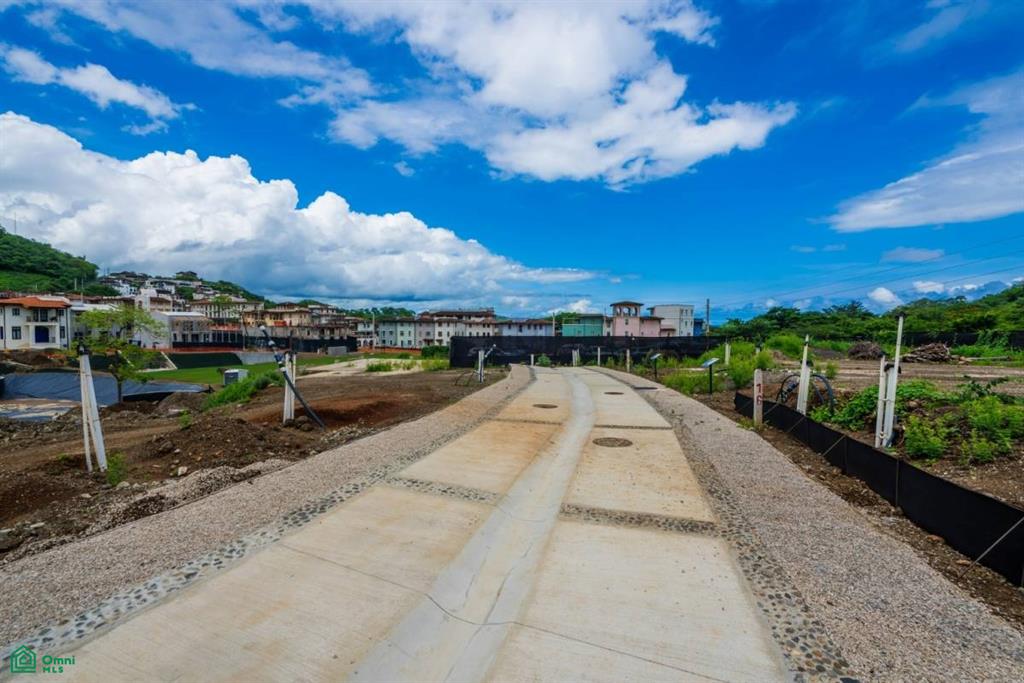 El Prado Lot 25: Prime Homesite in the Heart of Las Catalinas