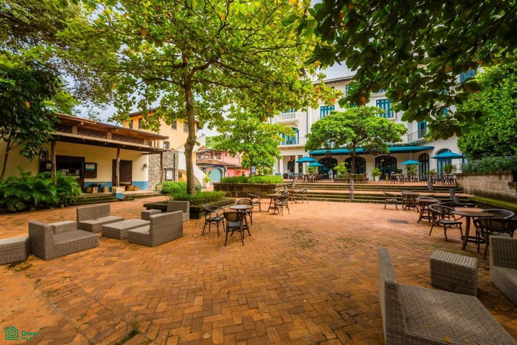 El Prado Lot 25: Prime Homesite in the Heart of Las Catalinas