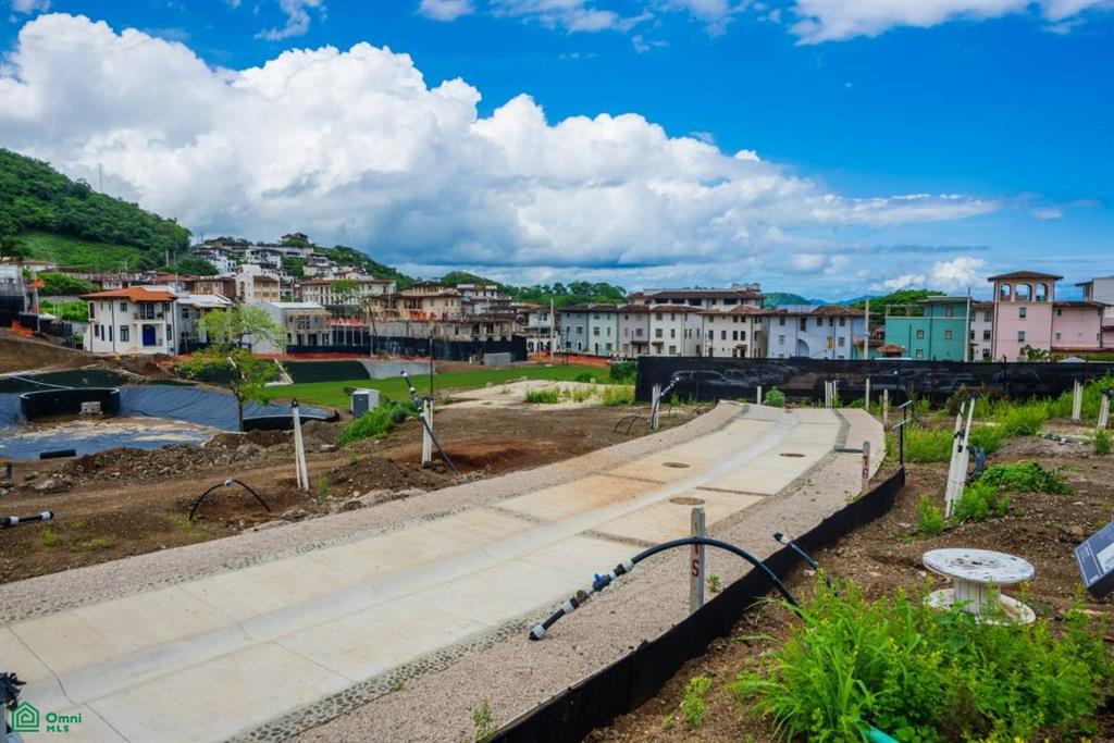 El Prado Lot 25: Prime Homesite in the Heart of Las Catalinas