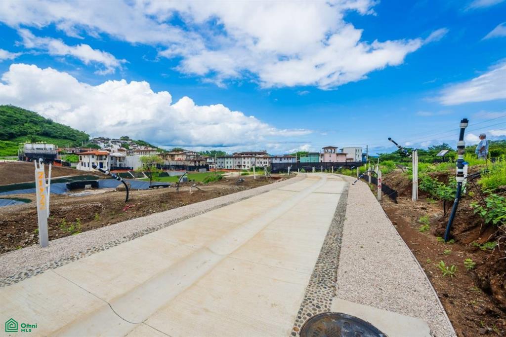 El Prado Lot 25: Prime Homesite in the Heart of Las Catalinas