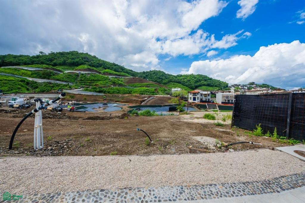 El Prado Lot 25: Prime Homesite in the Heart of Las Catalinas