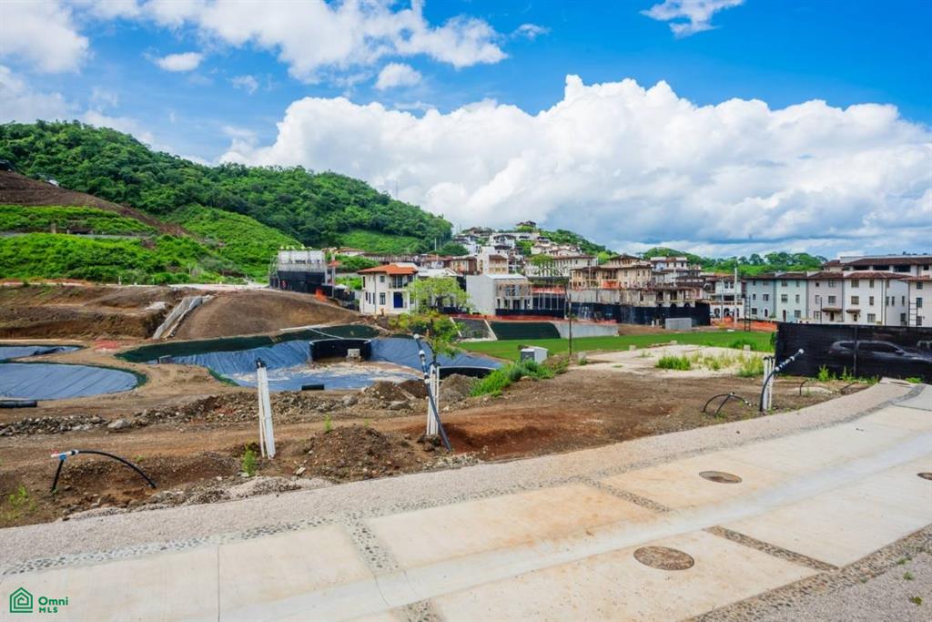 El Prado Lot 25: Prime Homesite in the Heart of Las Catalinas