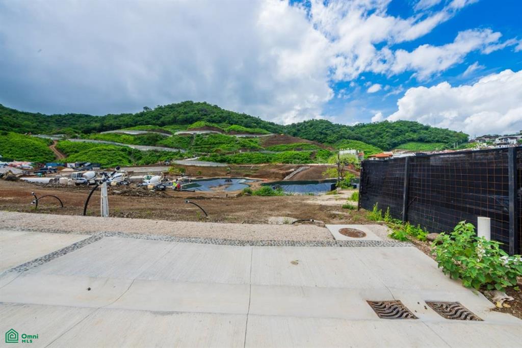 El Prado Lot 25: Prime Homesite in the Heart of Las Catalinas