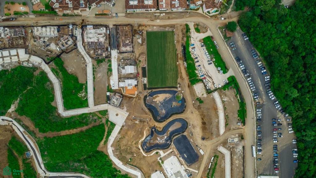 El Prado Lot 25: Prime Homesite in the Heart of Las Catalinas