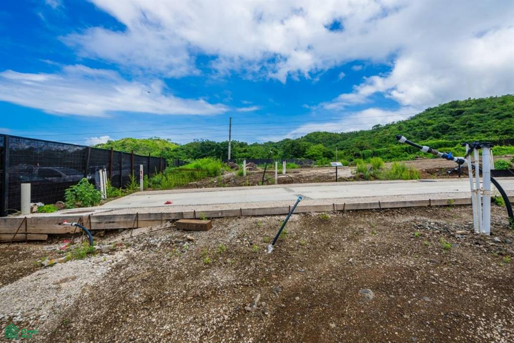El Prado Lot 25: Prime Homesite in the Heart of Las Catalinas