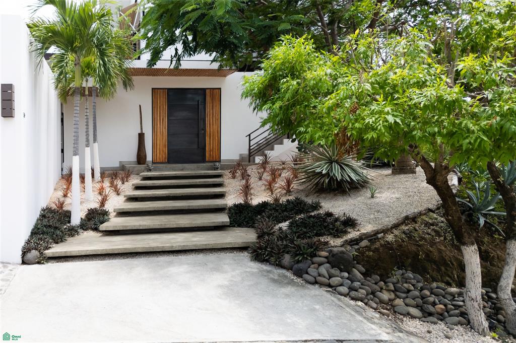 Casa Dos Lunas: Private Estate with Panoramic Ocean Views