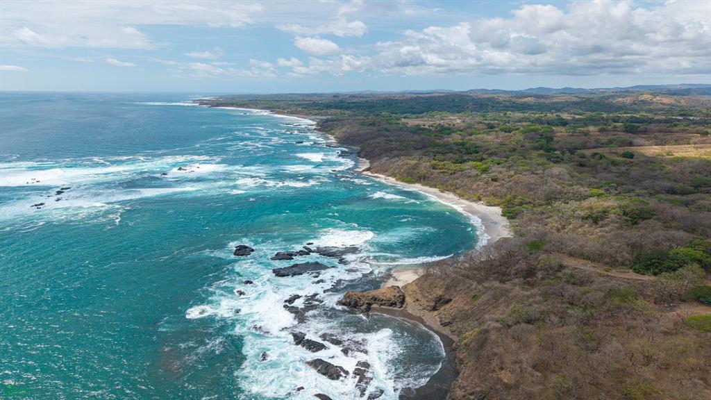 San Juanillo Farm: Large-Scale Ocean View Land with Investment Potential