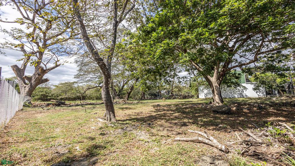 Lot Potrero: Titled Beachfront Development 