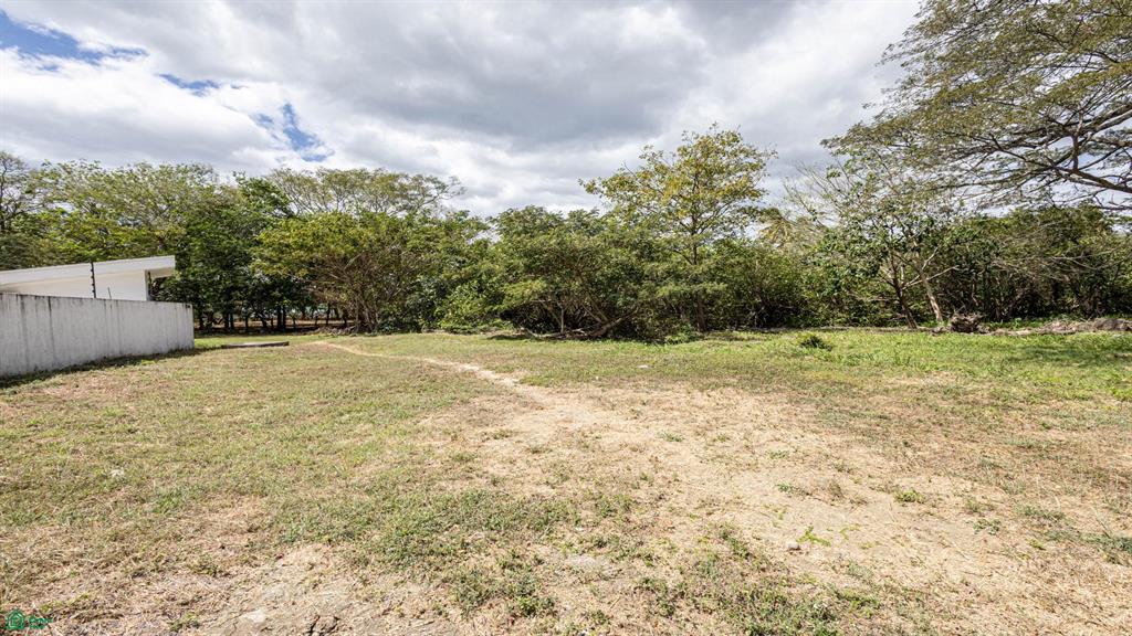 Lot Potrero: Titled Beachfront Development 