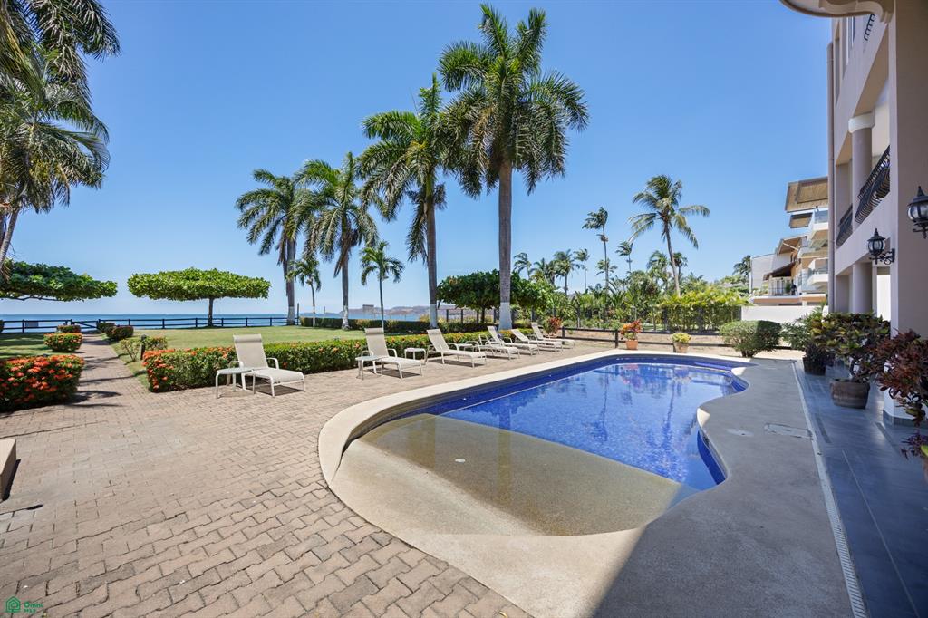 El Destino 1A: Turnkey Oceanfront Living in Surfside 