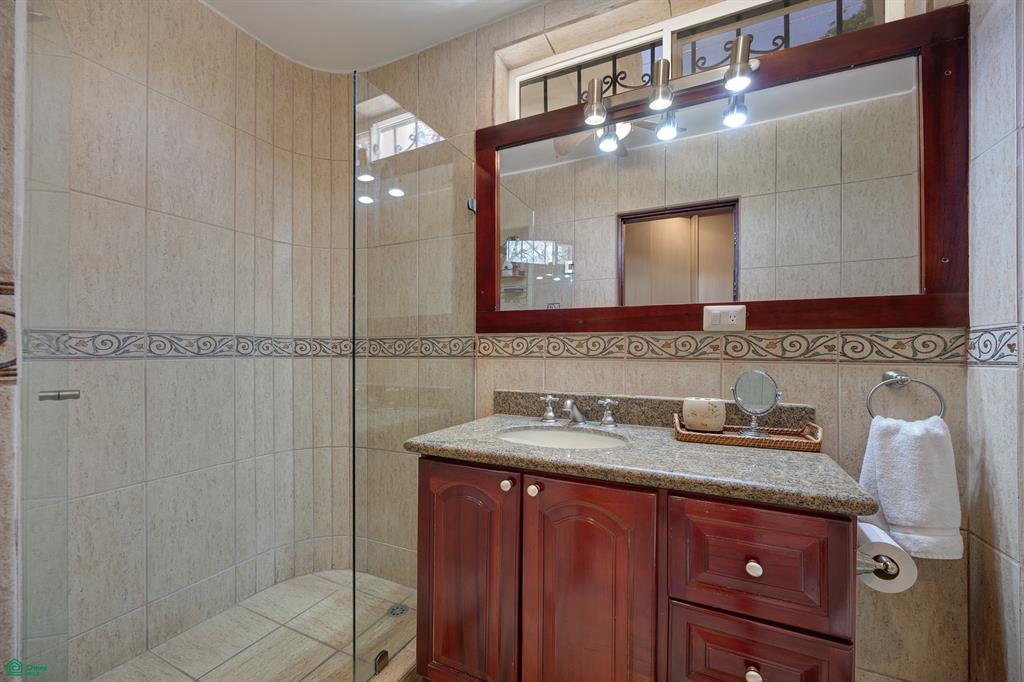 El Destino 1A: Turnkey Oceanfront Living in Surfside 
