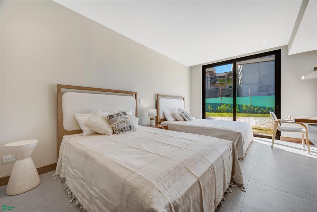 Casa Los Feliz: Contemporary Tropical Luxury in Hacienda Pinilla