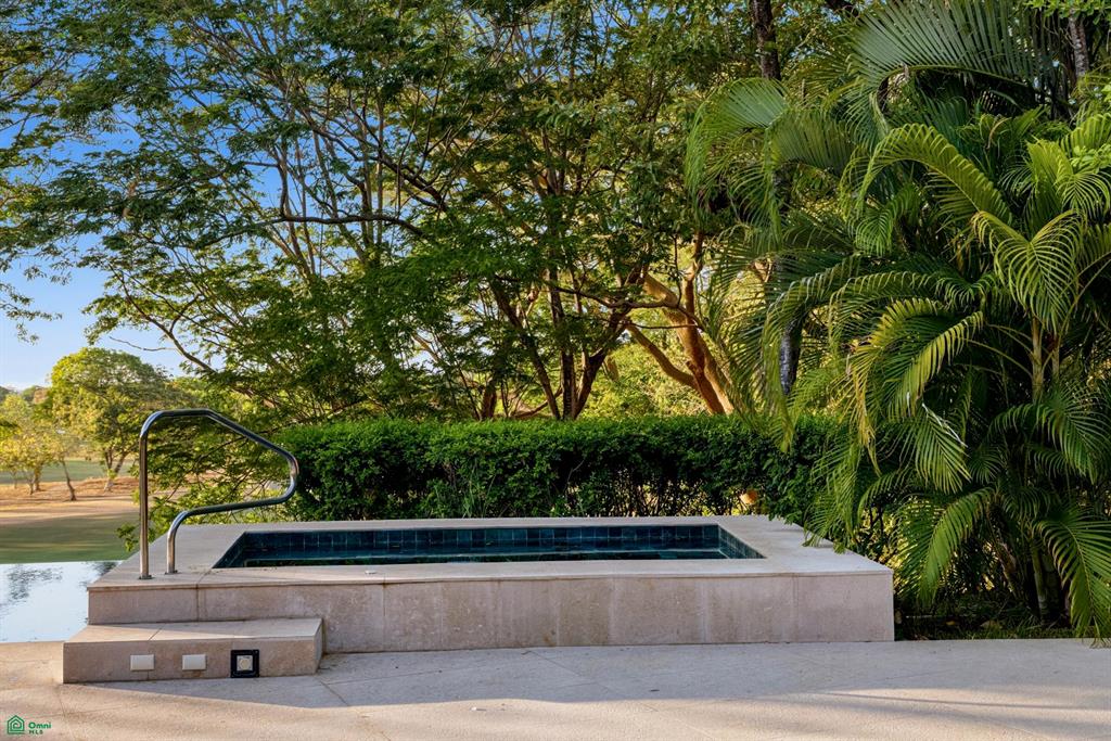 Carao T2-2: 3BR Condo with Renovated Interiors in Reserva Conchal