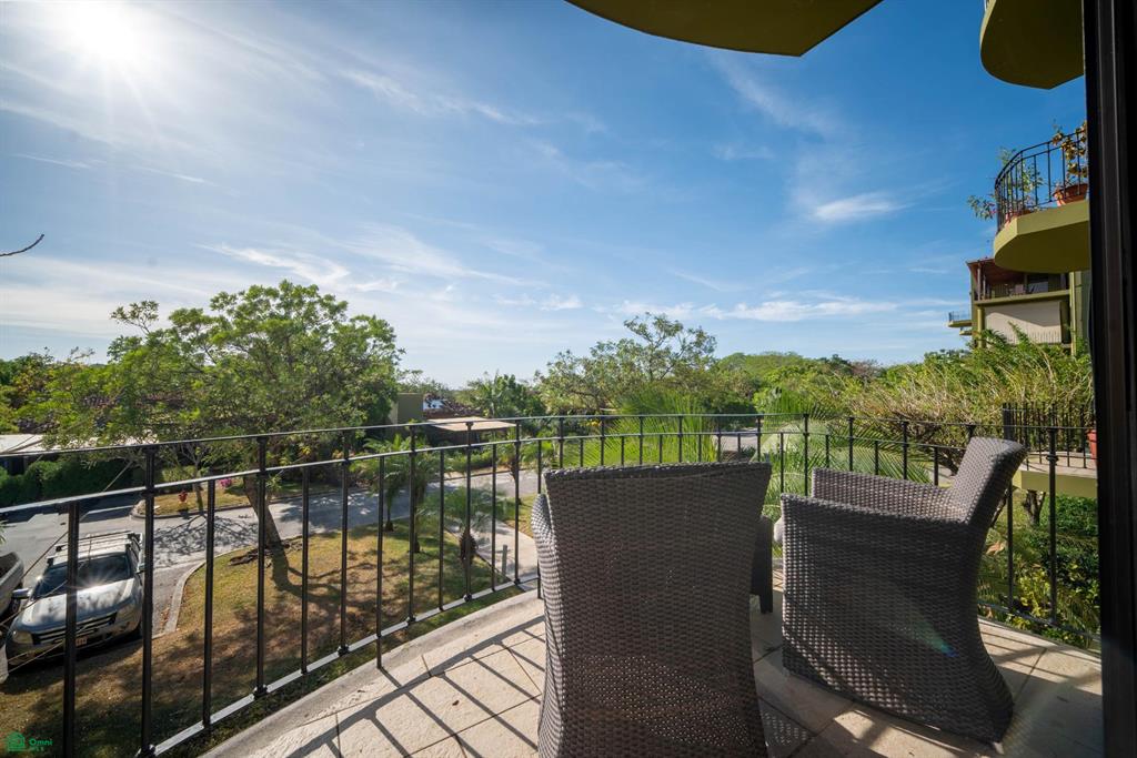 Carao T2-2: 3BR Condo with Renovated Interiors in Reserva Conchal