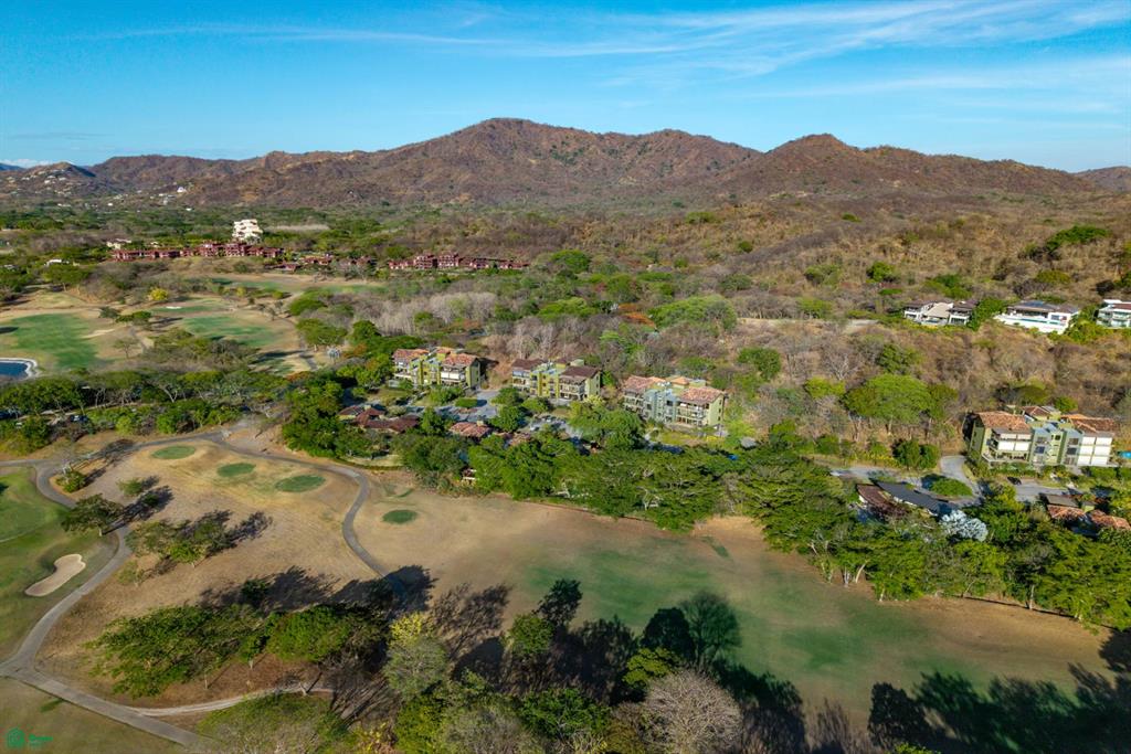 Carao T2-2: 3BR Condo with Renovated Interiors in Reserva Conchal