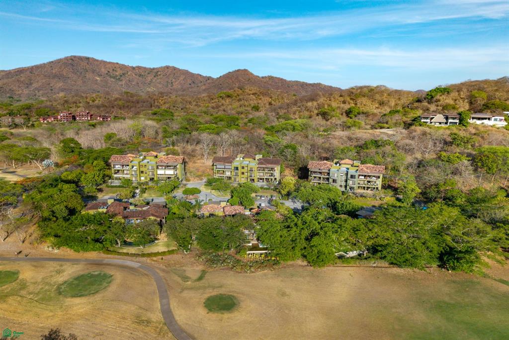 Carao T2-2: 3BR Condo with Renovated Interiors in Reserva Conchal