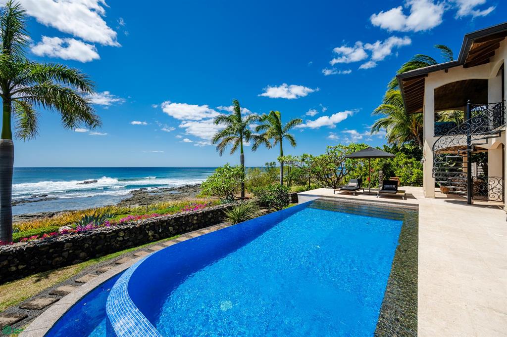 Villa Esperanza: Oceanfront in Playa Negra, Private Coastal Living with Direct Beach Access