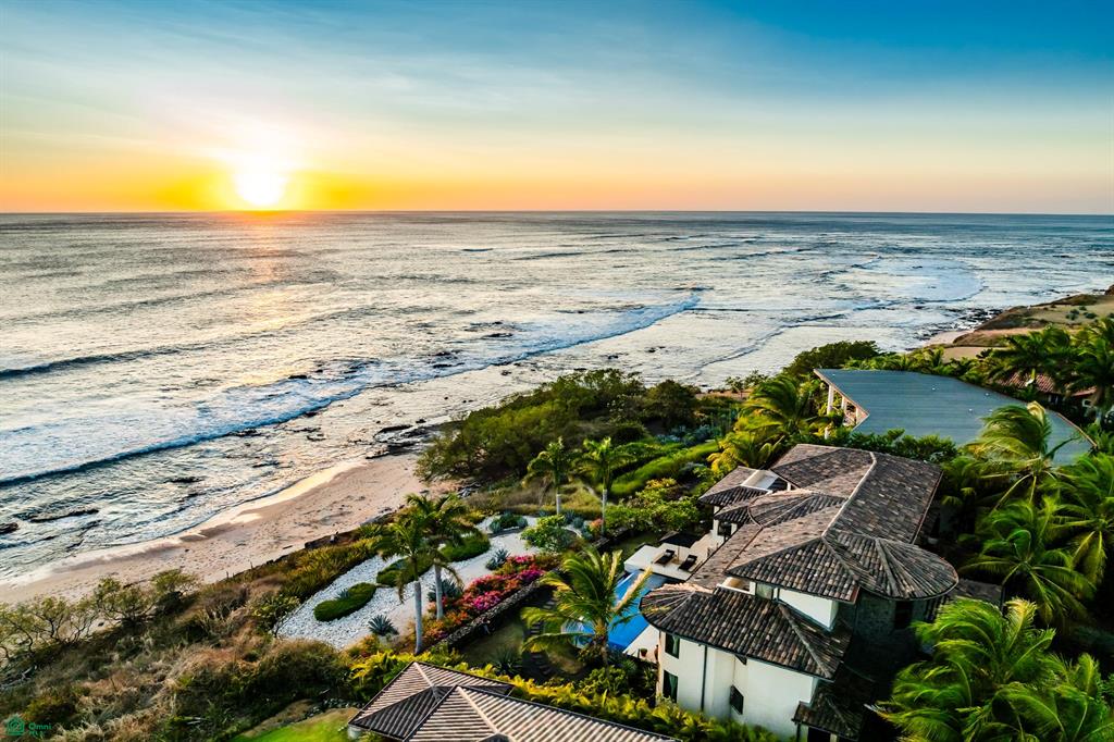 Villa Esperanza: Oceanfront in Playa Negra, Private Coastal Living with Direct Beach Access
