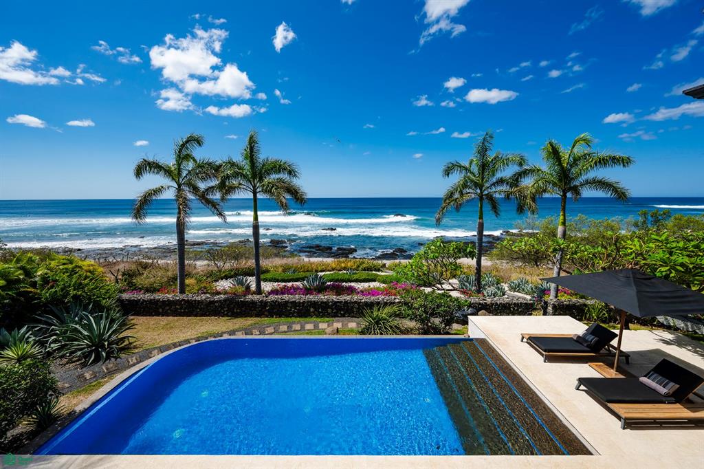 Villa Esperanza: Oceanfront in Playa Negra, Private Coastal Living with Direct Beach Access