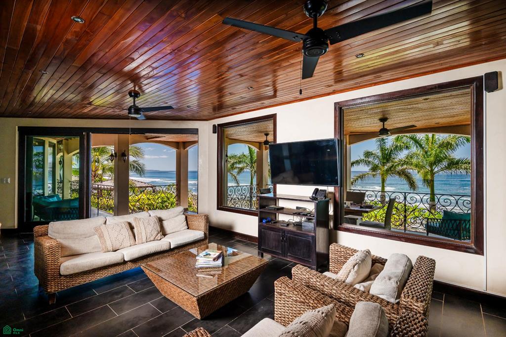Villa Esperanza: Oceanfront in Playa Negra, Private Coastal Living with Direct Beach Access