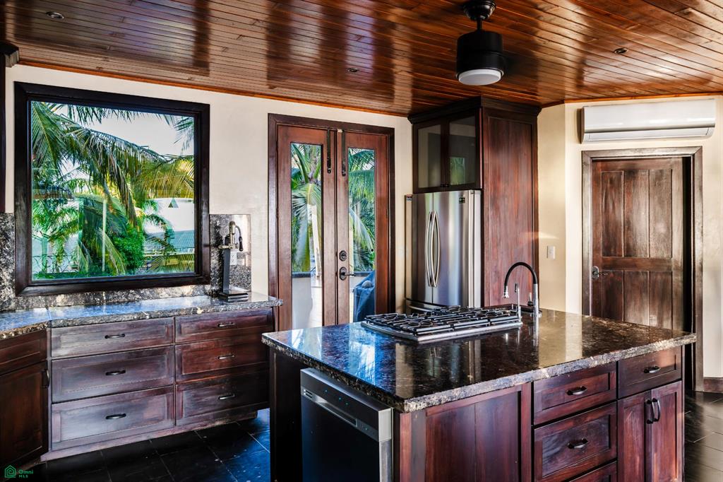 Villa Esperanza: Oceanfront in Playa Negra, Private Coastal Living with Direct Beach Access