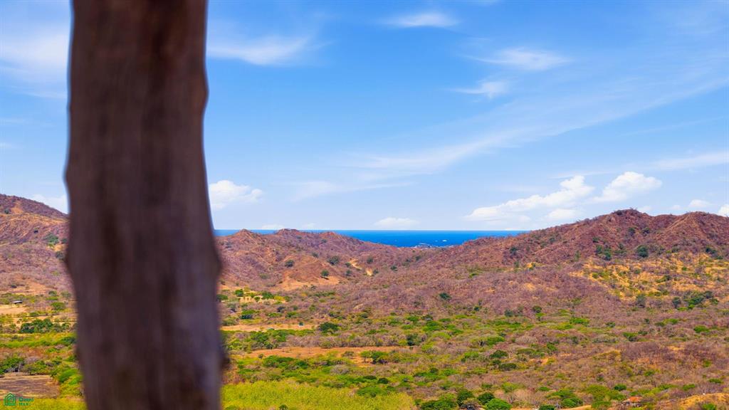 Finca Las Ventanas: Expansive Mountain View Estate Near Potrero